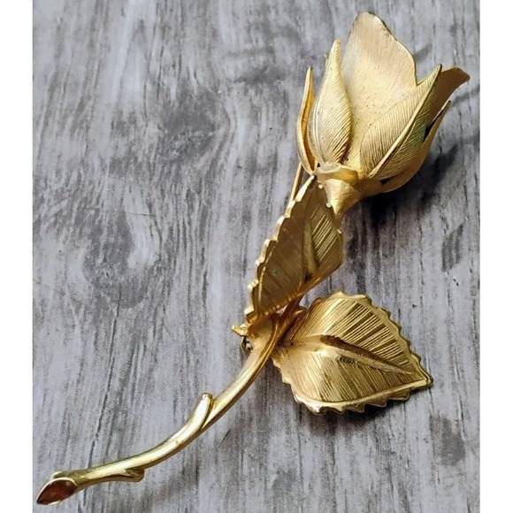 Giovanni Signed Gold Tone Layered Rose Flower Brooch Pin Vintage 1970's Estate‎ - Picture 1 of 3
